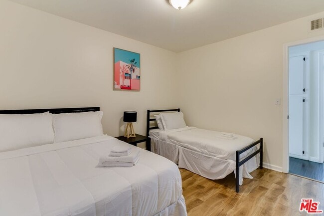 Building Photo - 11257 Collett Ave