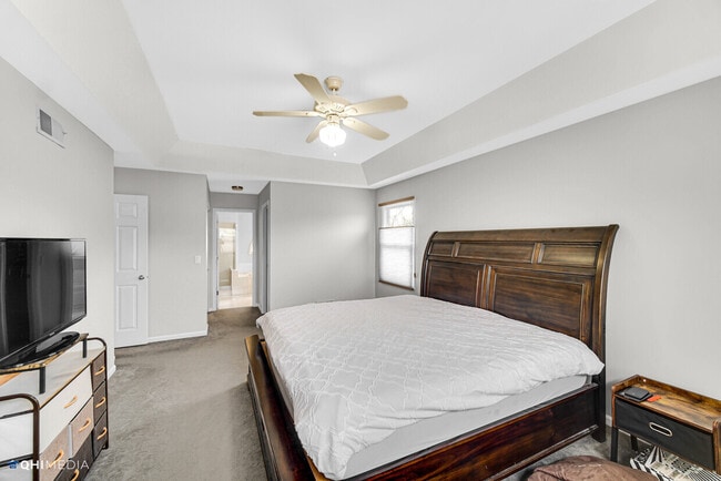 Building Photo - 2870 Roslyn Ln