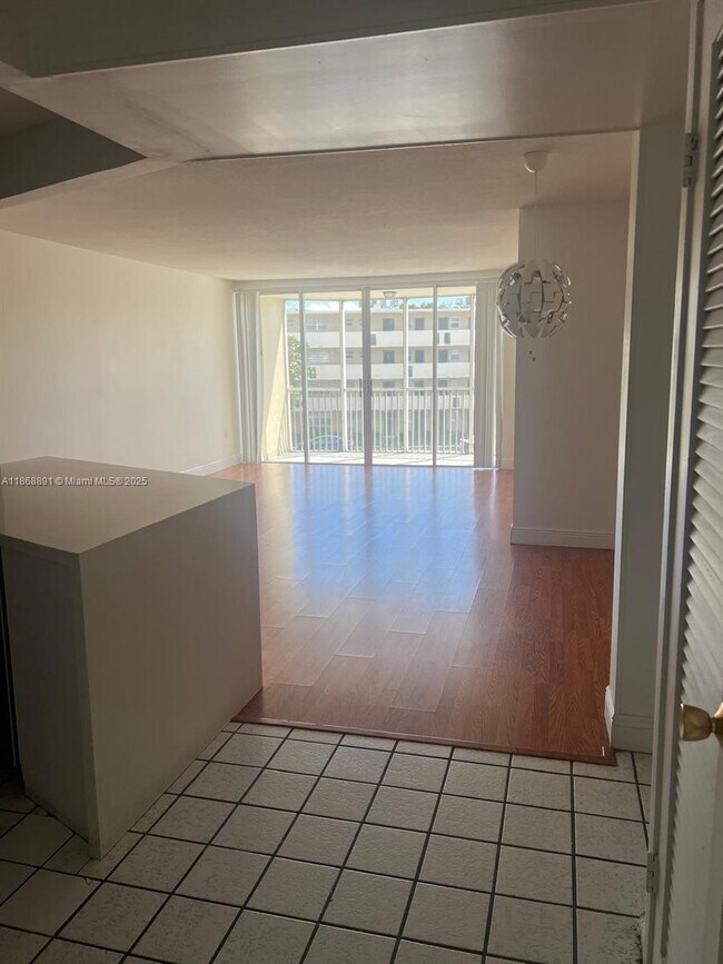 Building Photo - 1710 NE 191st St