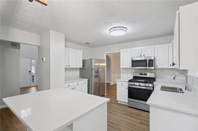 Building Photo - 3120 Northcliff Dr