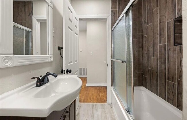 Building Photo - Charming Central OKC/Venice Neighborhood h...