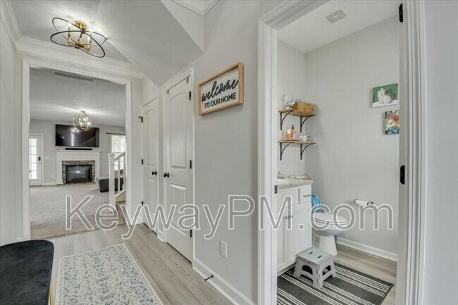 Building Photo - 1044 Mulford Lp