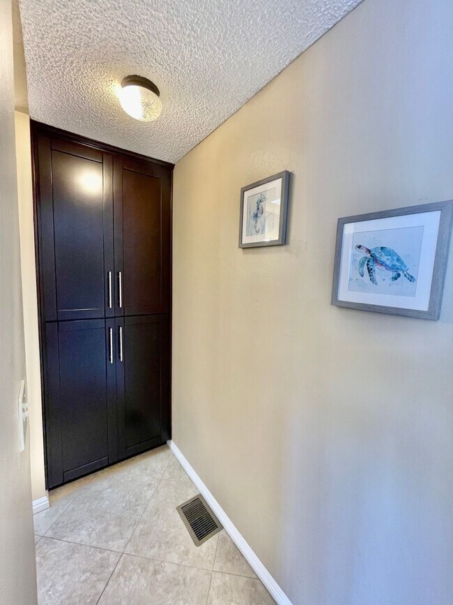 Building Photo - Furnished Beach front House in OB One Month Minimum Rental