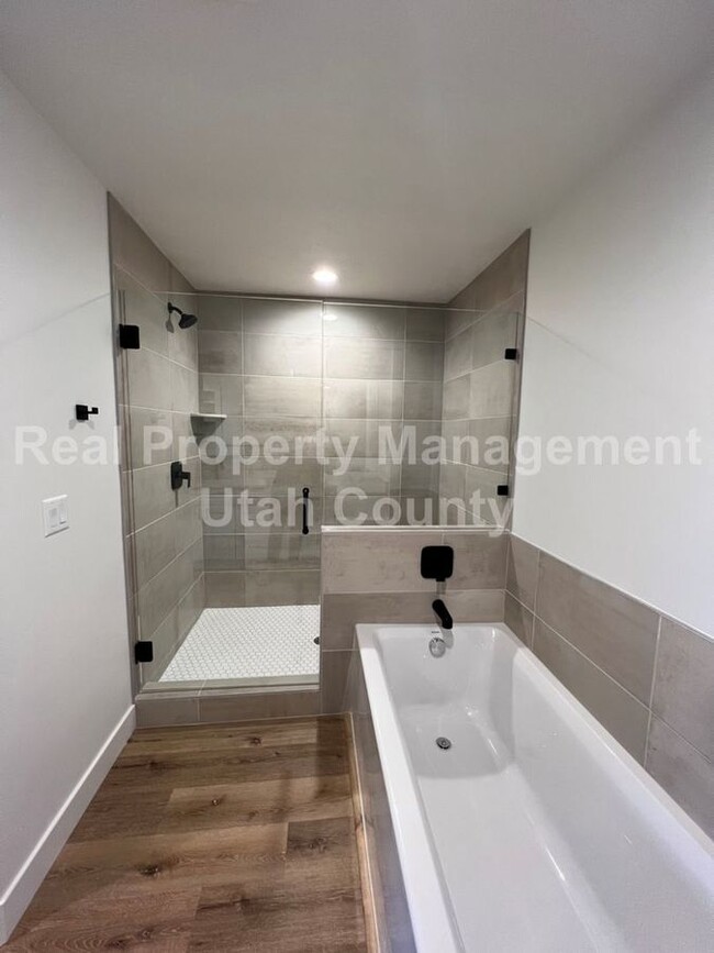 Building Photo - 606 E 340 S