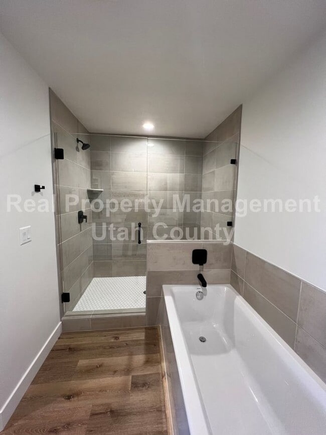 Building Photo - 608 E 340 S
