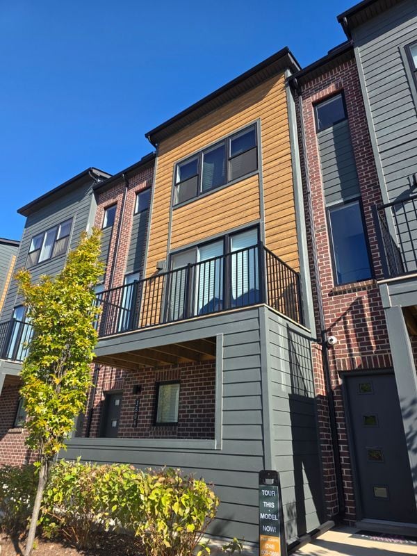 Building Photo - 3604 Trumbull