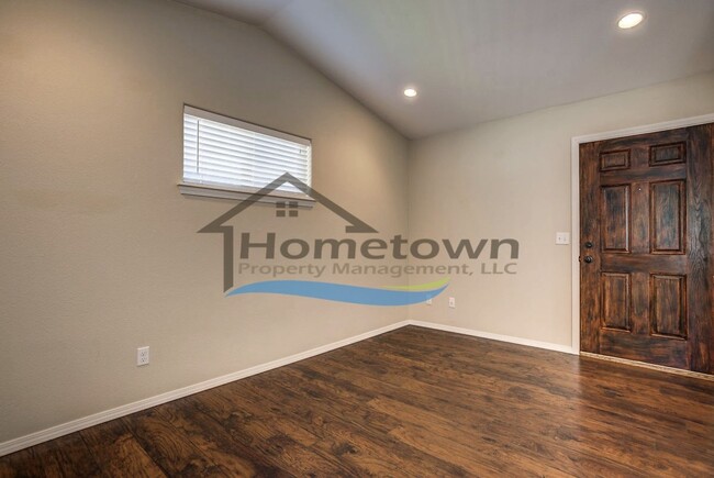 Building Photo - Beautiful 1 Bed 1 Bath Cottage Centrally L...