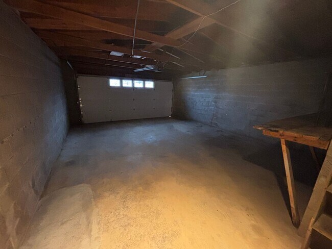 Building Photo - Charming Hilltop Home with Stunning City Views