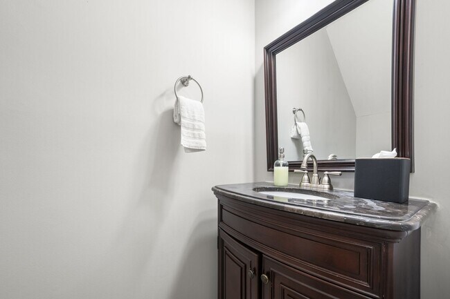 Building Photo - 6716 Glendower Rd