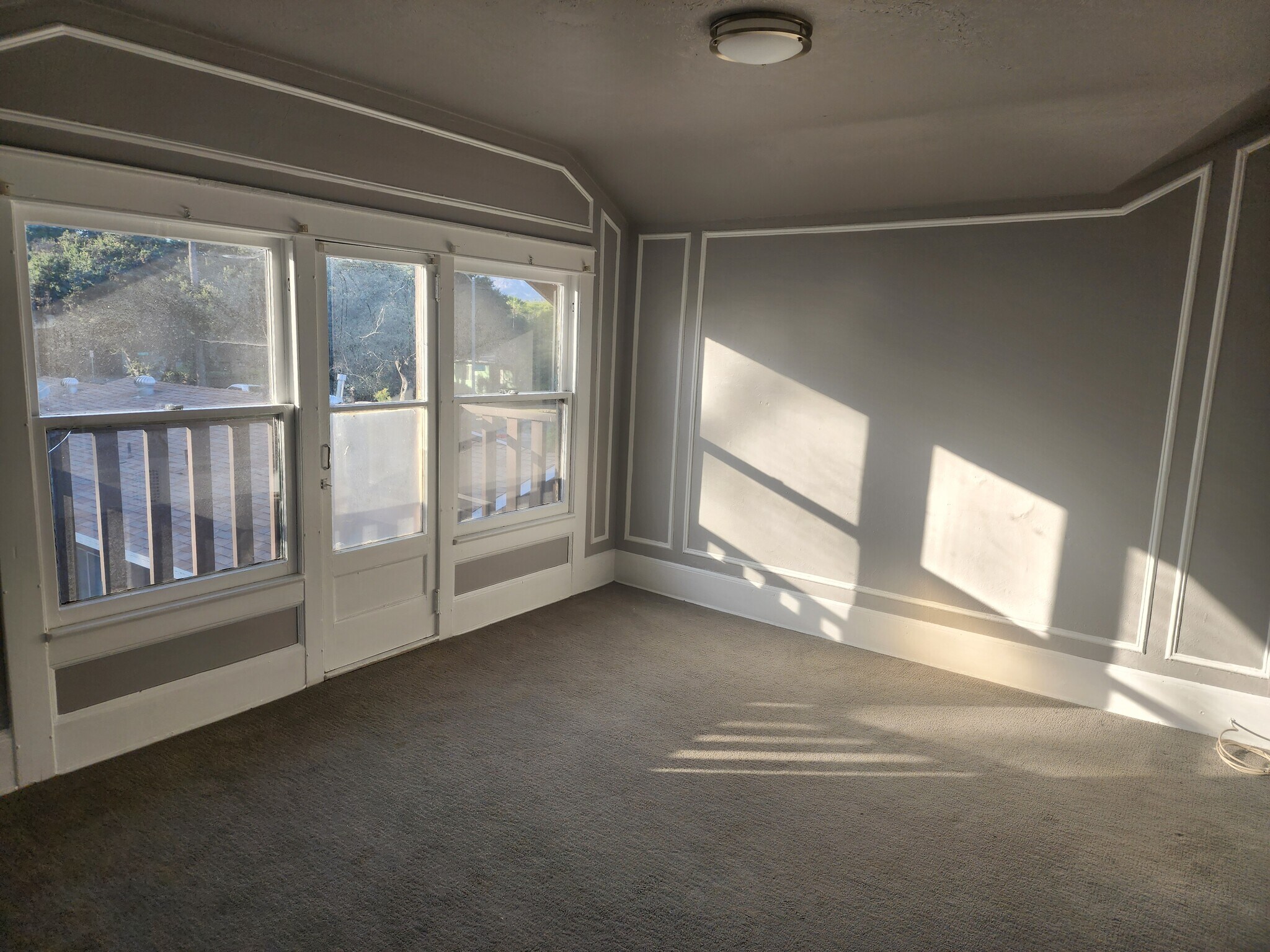 Building Photo - 893 Lincoln Ave