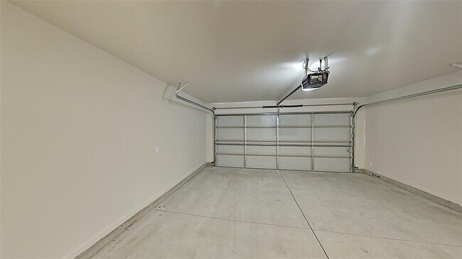 Building Photo - 11208 Howard Dr