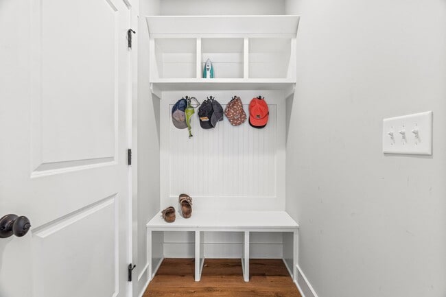 Building Photo - 3 Bedroom, 2 Bath Home on 6 Private Acres – $1,950/Month