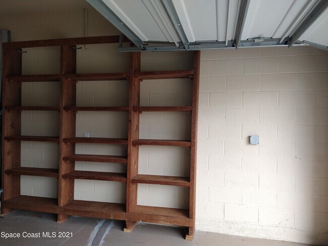 Building Photo - 490 Bismarck Way