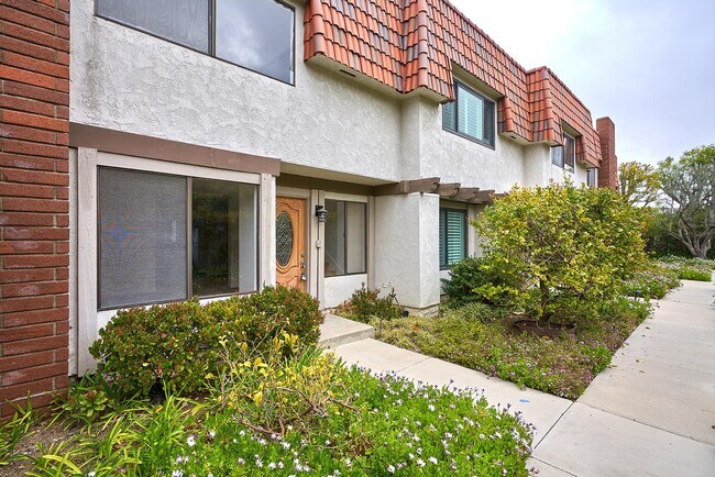 Building Photo - 28026 Ridgecove Ct N