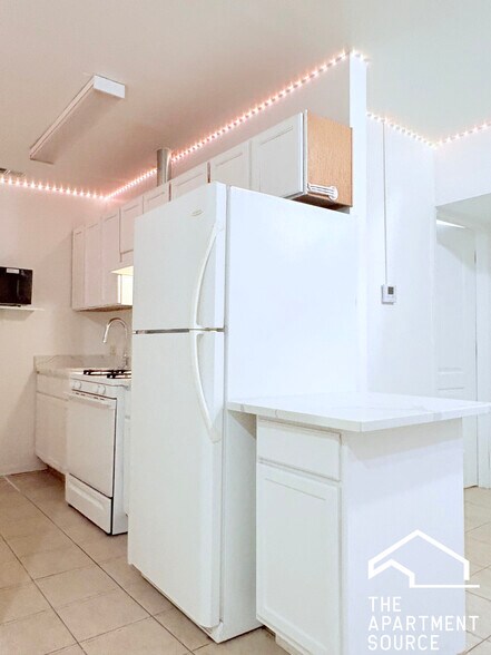 Building Photo - 1900 S Throop St