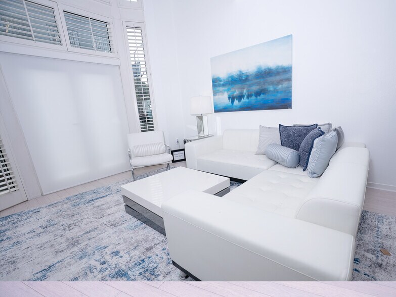 Building Photo - 88 King St