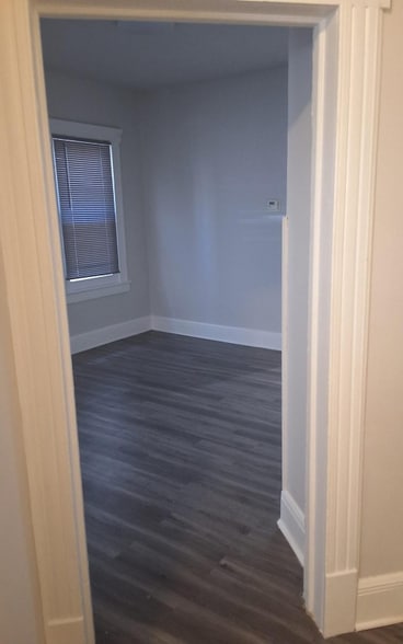Building Photo - 1064 Bond St