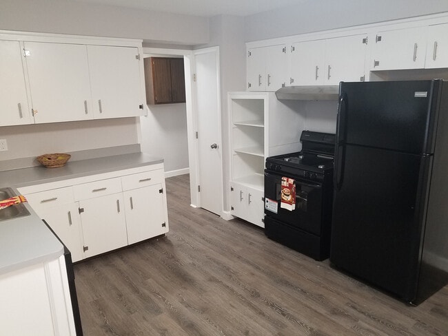 Building Photo - 3 Bed - 1.5 Bath Ranch for Rent in Richmond Heights!