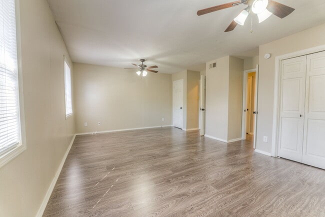 Building Photo - Qualified Tenants Get 50% Off First Month!...