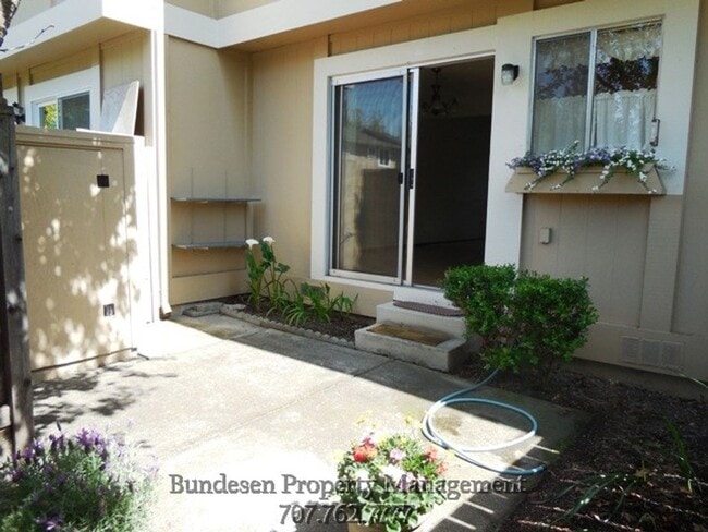 Building Photo - 1305 Gold Way