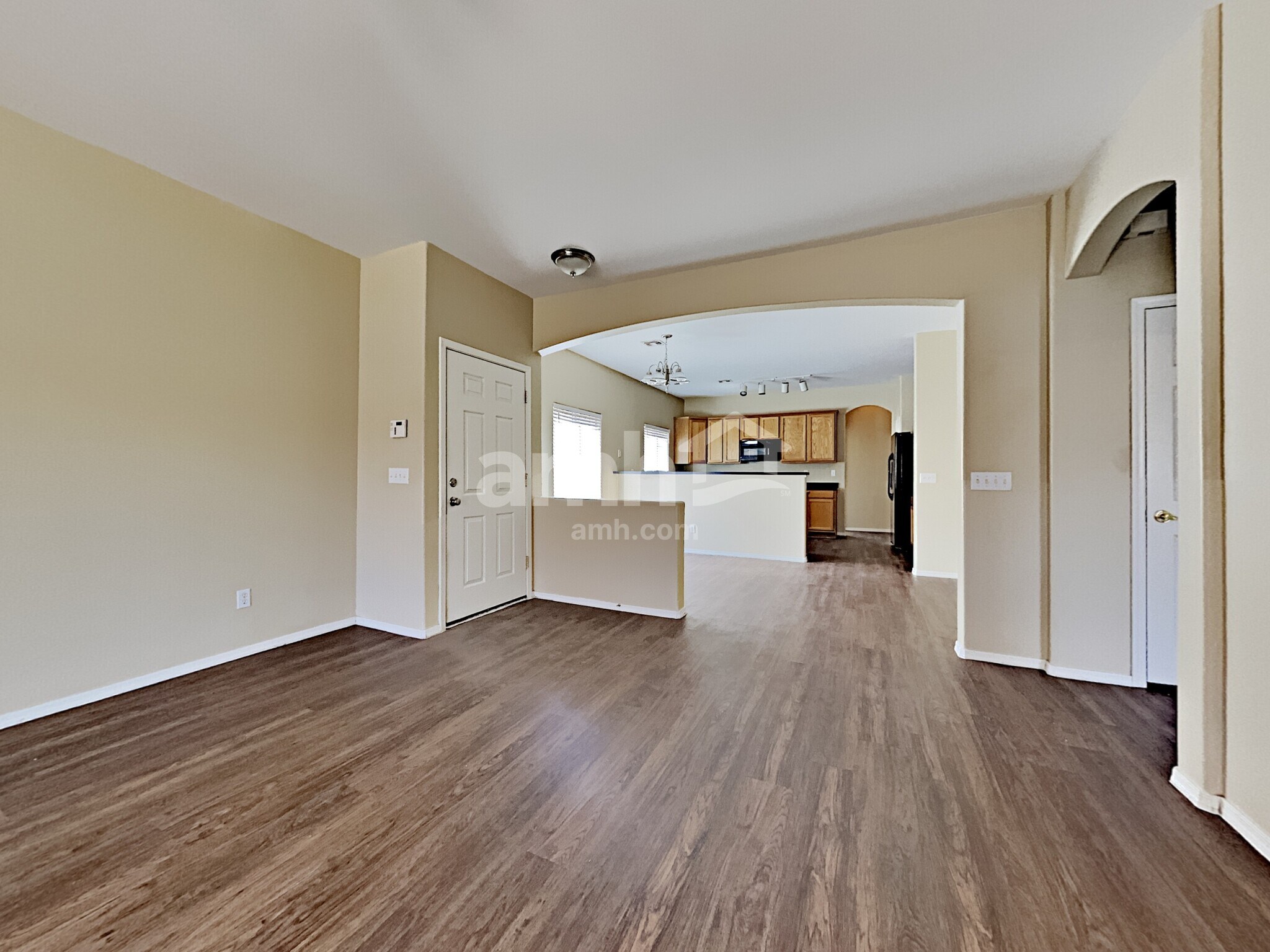 Building Photo - 6653 S Stratosphere Ln