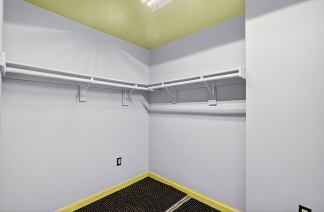 Building Photo - 2245 E Fayette St
