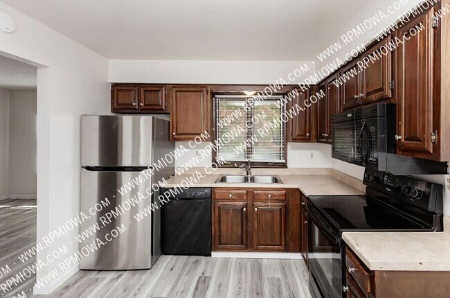 Building Photo - 1020 Williams St