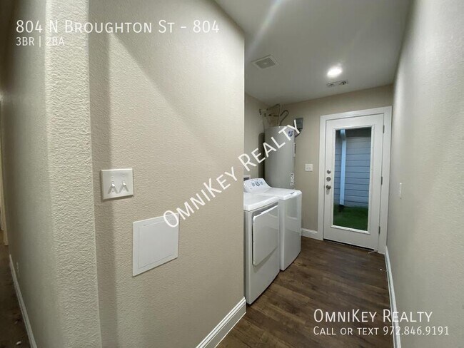 Building Photo - 804 N Broughton St