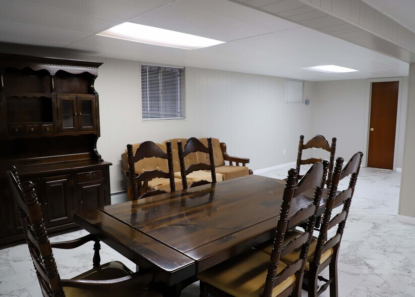 Building Photo - 15 Bleecker St