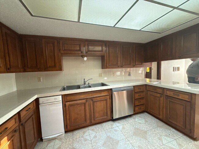 Building Photo - 1709 Bruce Devlin Dr