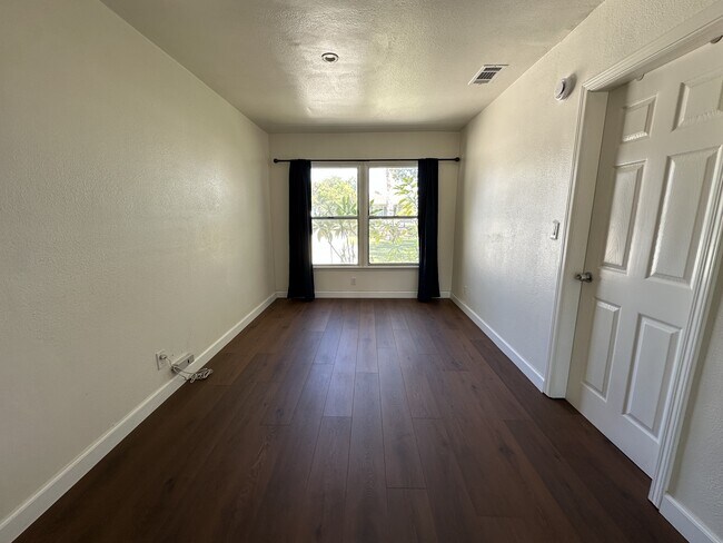 Building Photo - 12776 Ross Ave