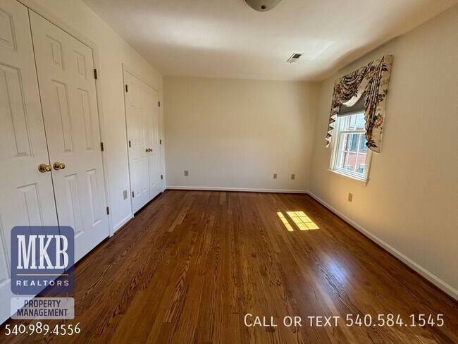 Building Photo - 5175 Lakeland Dr