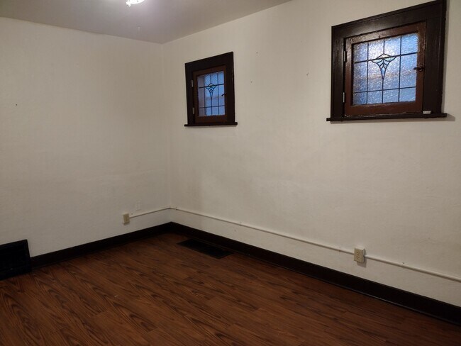 Building Photo - 200 W Arlee Ave