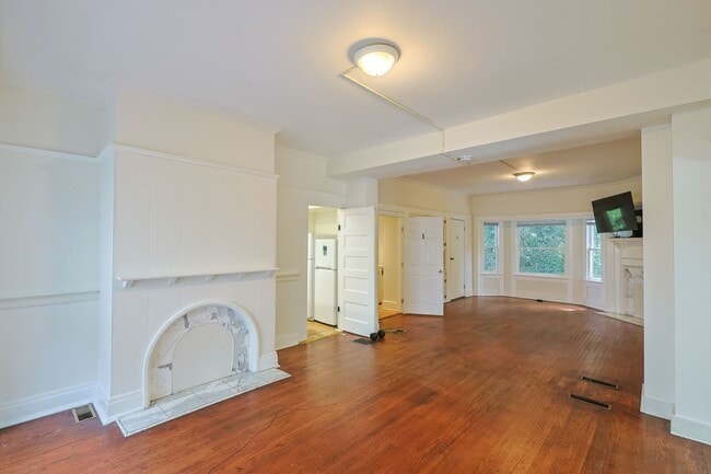 Building Photo - 1179 W 28th St