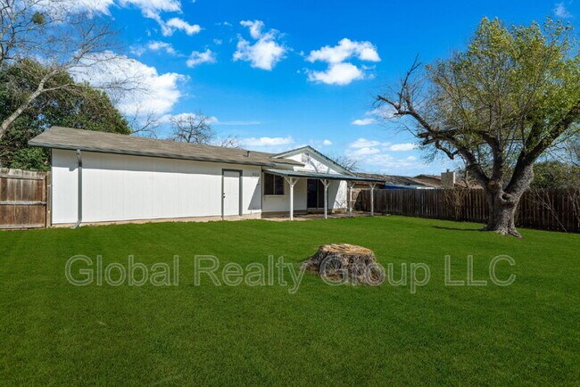 Building Photo - 4834 Sorrento