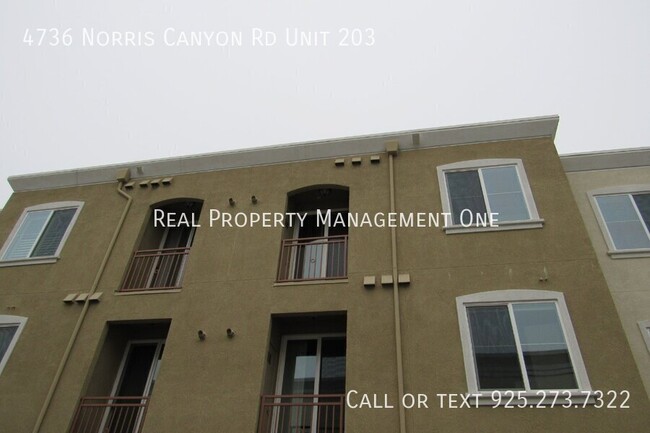 Building Photo - Gorgeous 2 Bed, 2 Bath Condo with Garage i...