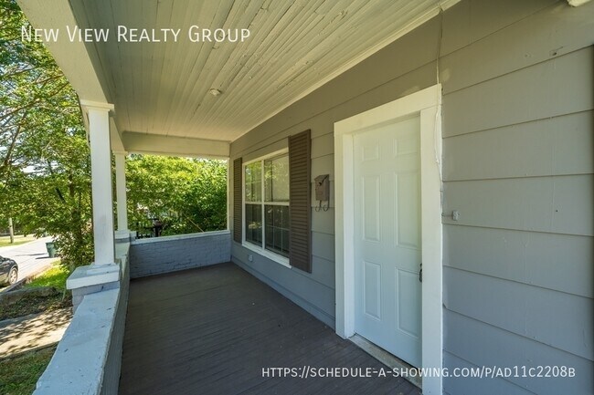 Building Photo - 620 N Moran St