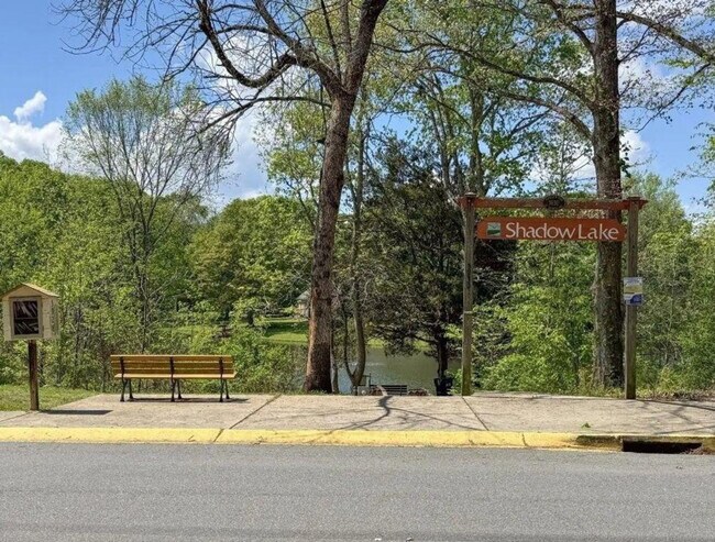 Building Photo - 7417 Shadowlake Dr