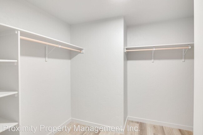 Building Photo - 3 br, 2.5 bath House - 11218 W. Knightsbri...