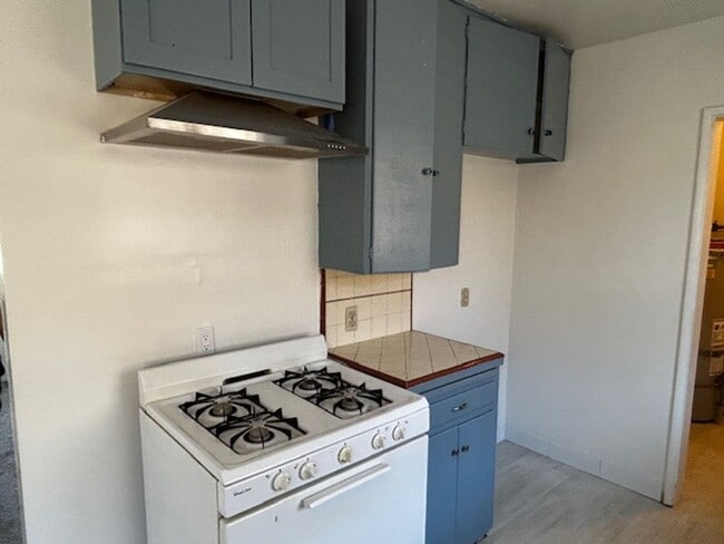 Building Photo - Private 1 Bed, 1 Bath Unit