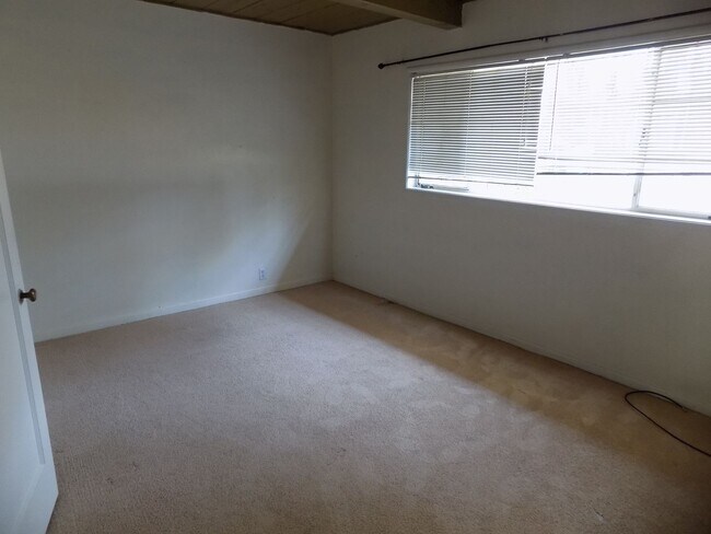 Building Photo - 2537 Greta Pl