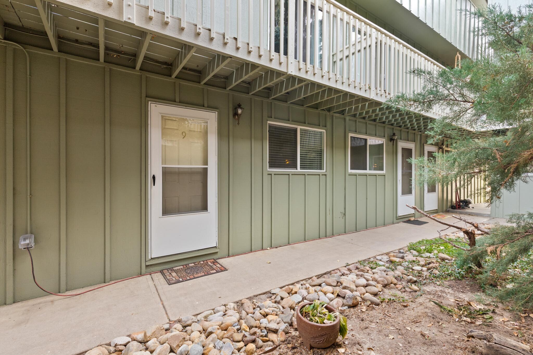 Building Photo - 1615 Cottonwood Dr