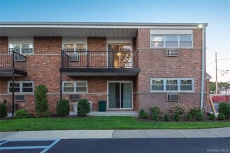 Building Photo - 26 Ivy St