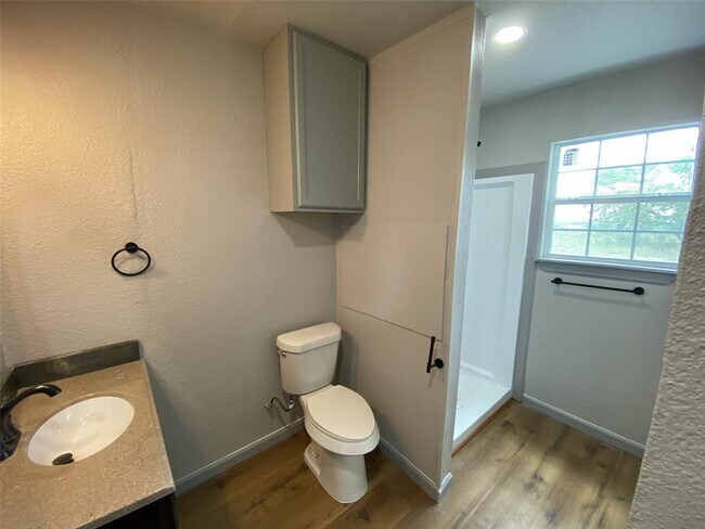 Building Photo - 127 Clearview Dr