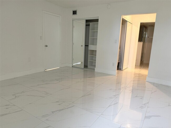 Building Photo - 6800 Cypress Rd