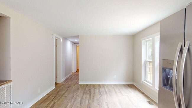 Building Photo - 308 Queens Rd