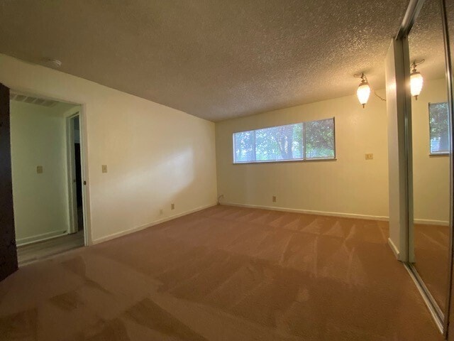 Building Photo - Charming and Well-Maintained 3-Bedroom, 2-...