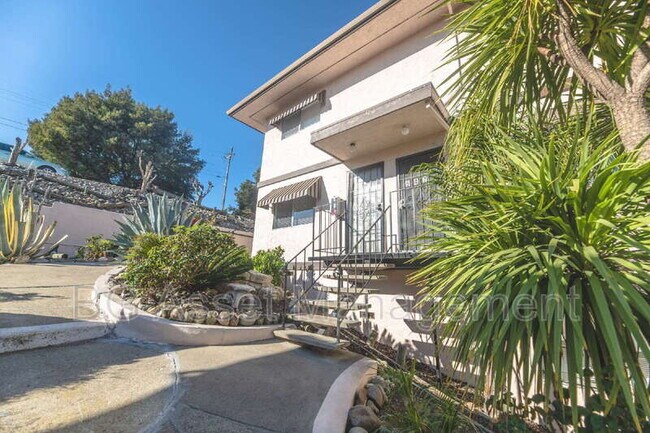 Building Photo - 547 Rodeo Ave