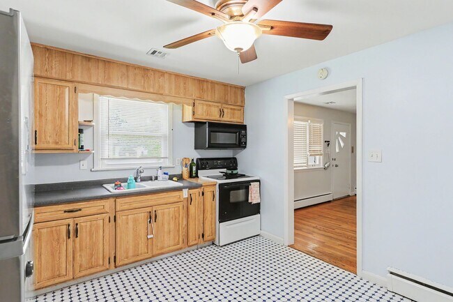Building Photo - Three bedroom, two bath single family home in Camp Hill