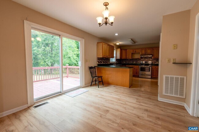 Building Photo - 497 Sunset Dr